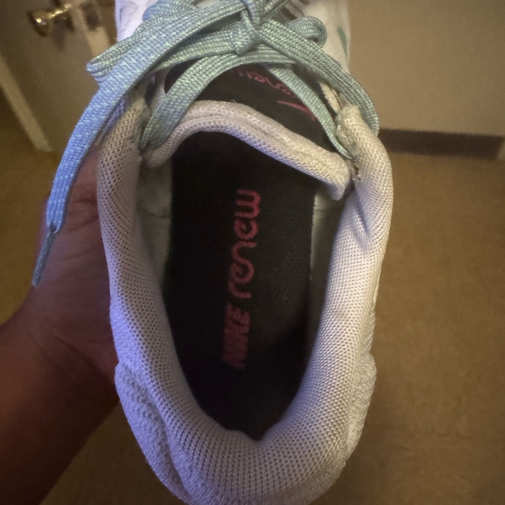 Shoes - Picture 4 of 6